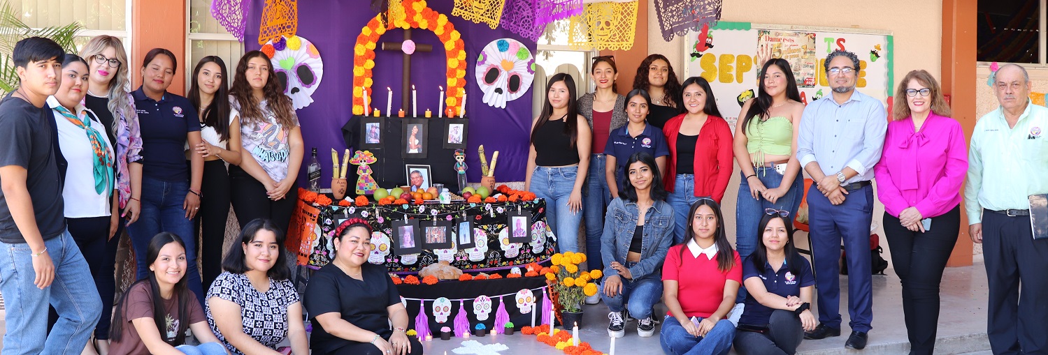 Estudiantes del campus Navojoa celebran el Día de Muertos con altares y tapancos