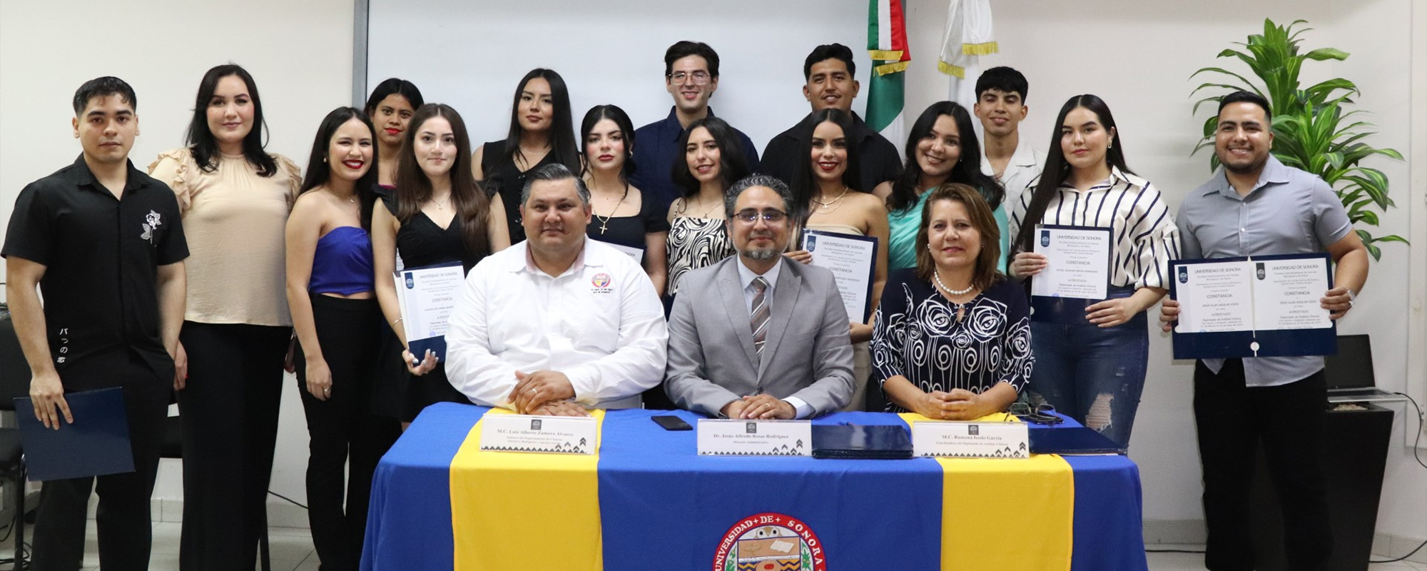 Concluye Diplomado en Análisis Clínicos